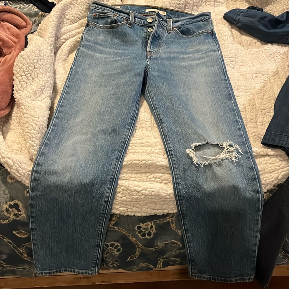 Levi’s wedgie straight with knee hole
